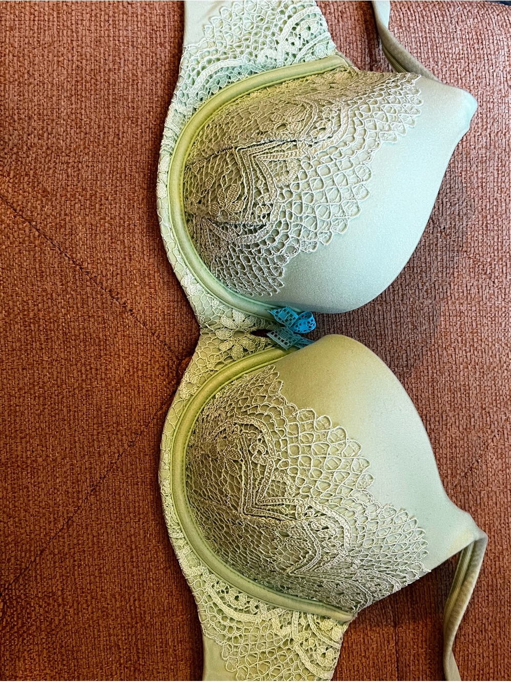 Victoria’s Secret neon green Lace Bra 32DD